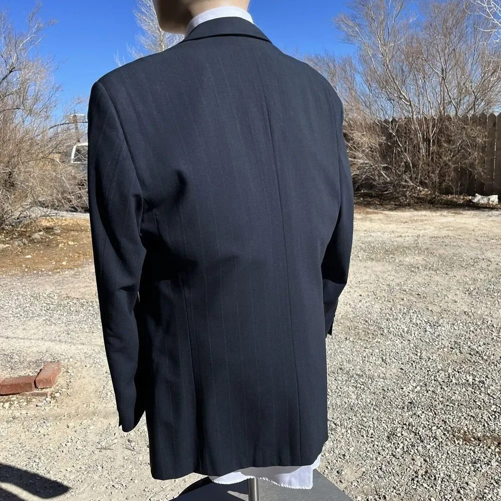 Armani Collezioni blazer men's (42R) Lana Wool navy pinstripe‎ Made In Italy